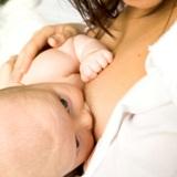Allattamento al seno latte materno neonato