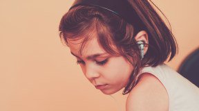Bambini autistici: un dispositivo indossabile può prevedere gli episodi di aggressività 