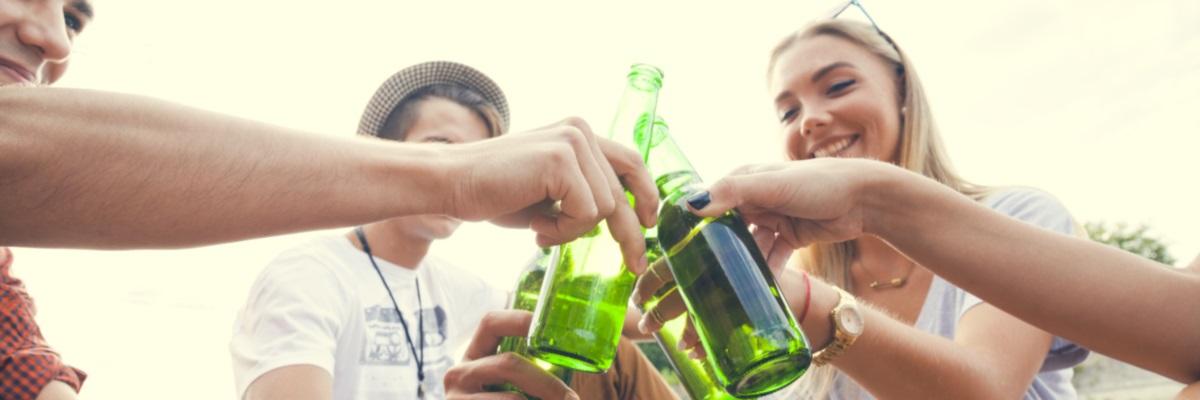 I danni dell’alcol non vanno sottovalutati, soprattutto nei giovani
