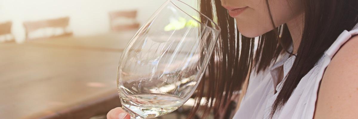 L’effetto dell’alcol si fa sentire anche sulla pelle