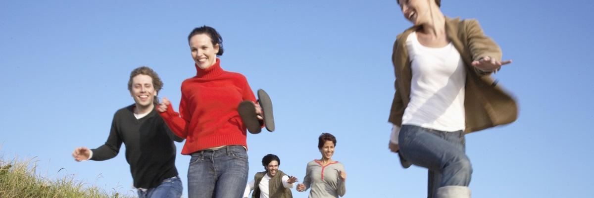Felicità e benessere? Per averli punta sugli amici, sono anche più importanti della famiglia