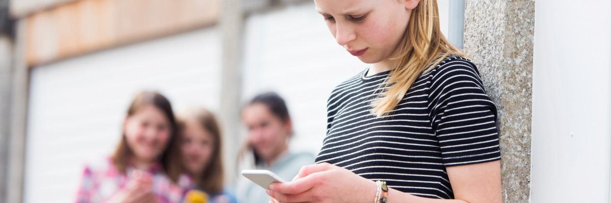 Cyberbullismo e iperconnessione: i rischi per bambini e adolescenti