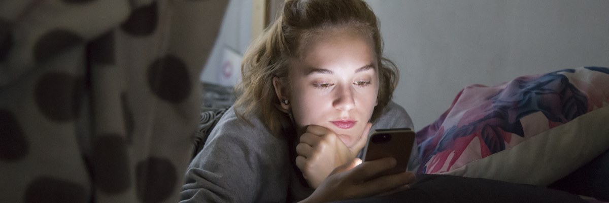 Adolescenti: gli smartphone alterano il ritmo sonno-veglia