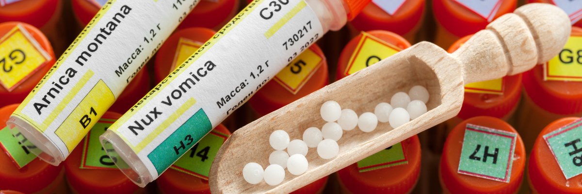 Omeopatia, l’efficienza che stressa e i “bottoni del quacchero”