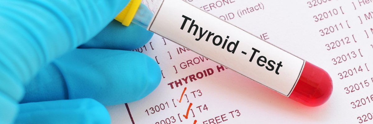 Capelli secchi e fragili, oppure pelle calda e arrossata: attenzione alla tiroide