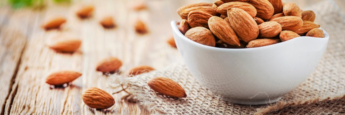 Uno spuntino a base di mandorle può essere il modo giusto per gestire il proprio peso