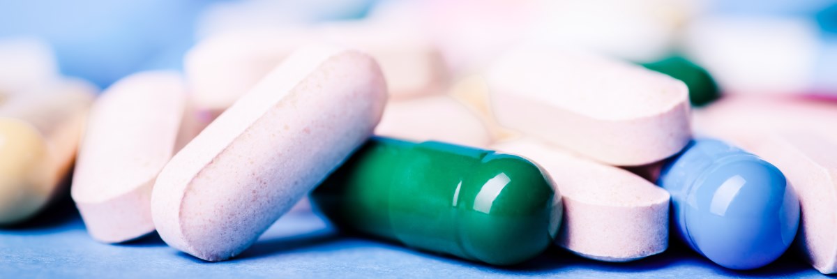 Report Aifa: agli over 65 tre farmaci al giorno e vitamina D  