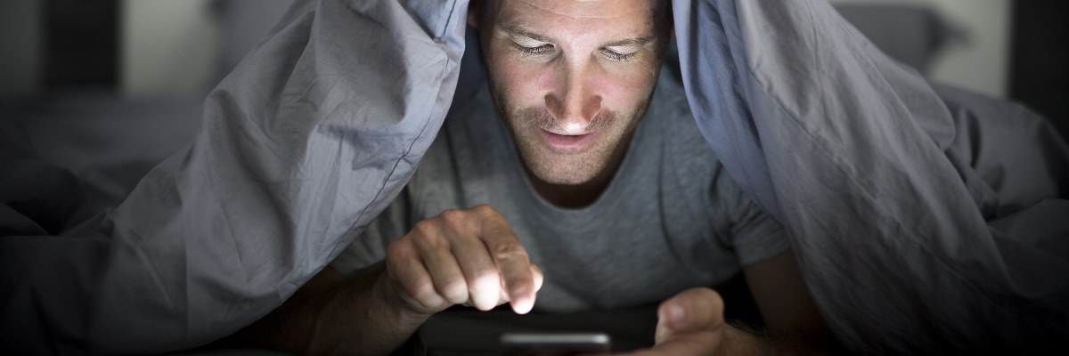 Luce blu di pc, tablet e cellulari i consigli per proteggere l'organismo