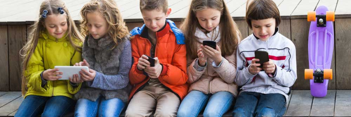 Smartphone prima dei 13 anni. A rischio la salute mentale da adulti