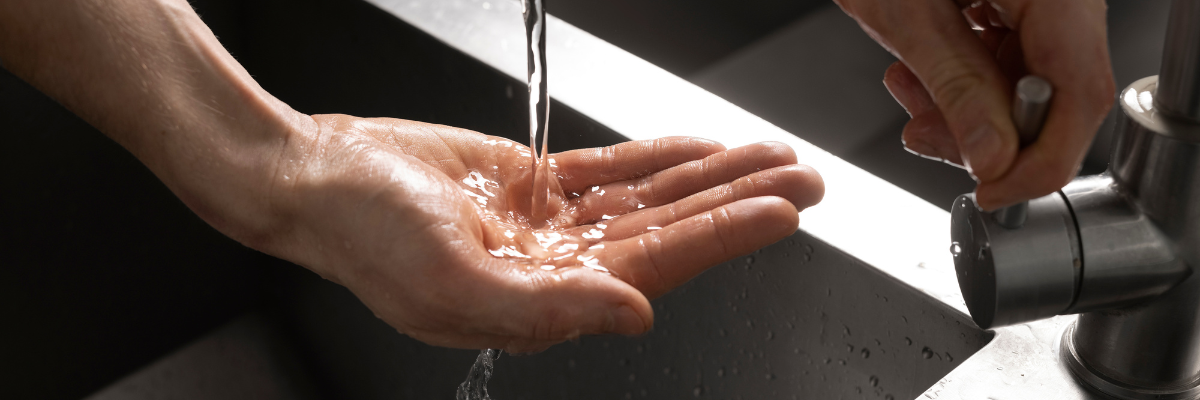 Acqua del rubinetto o in bottiglia: che cosa dice la scienza