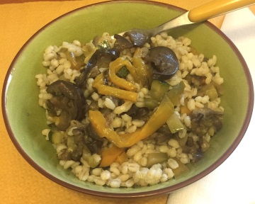 Orzo estivo con peperoni e melanzane