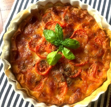 Pizza caprese con origano