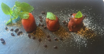 Gelo d’anguria light con gocce di cioccolato e menta