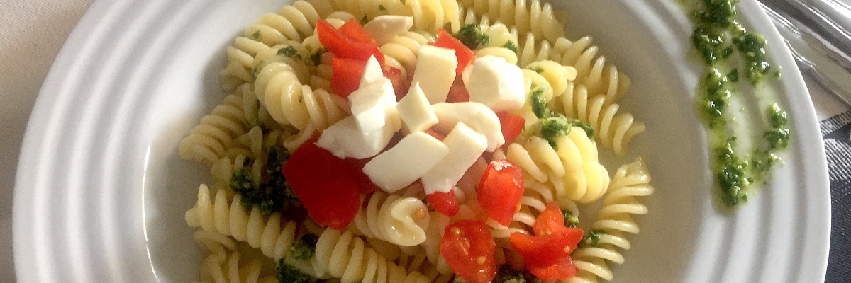 Fusilli di kamut in crema di basilico e dadolata “caprese”
