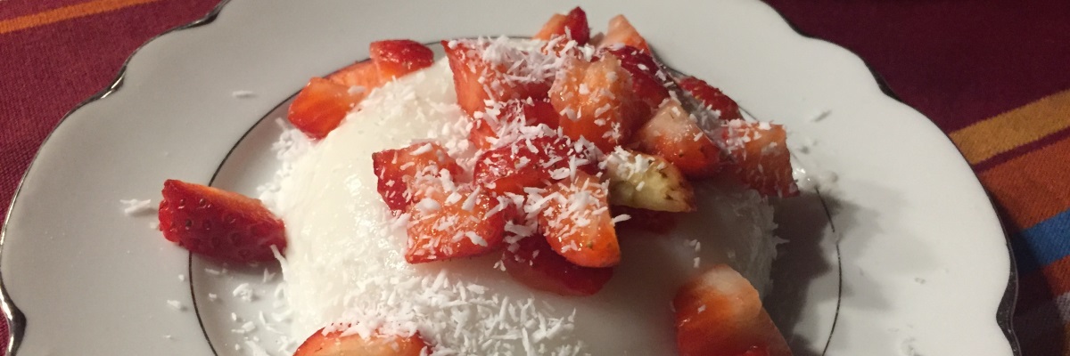 Budino al cocco con fragole