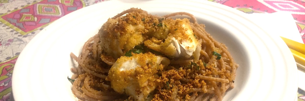 Spaghetti di farro in crumble di pane e riccioli di sogliola