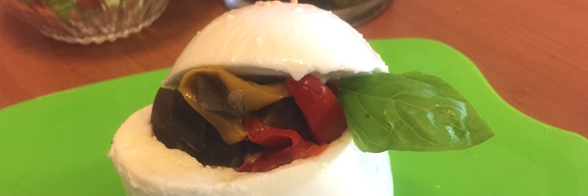 Cestini di mozzarella con caponatina di verdure