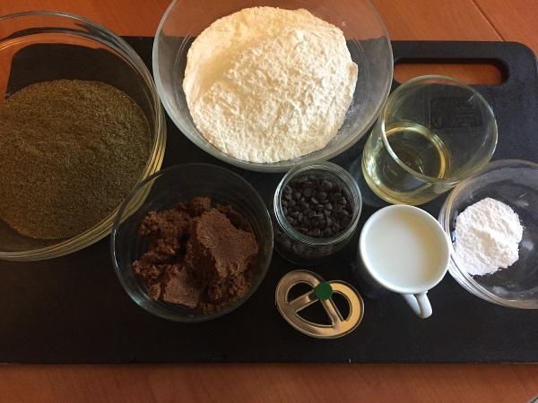 Ingredienti biscotti veggie alla canapa con gocce di cioccolato