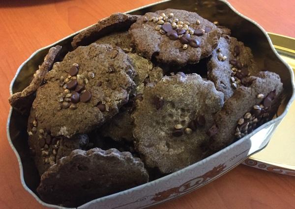 Biscotti veggie alla canapa con gocce di cioccolato