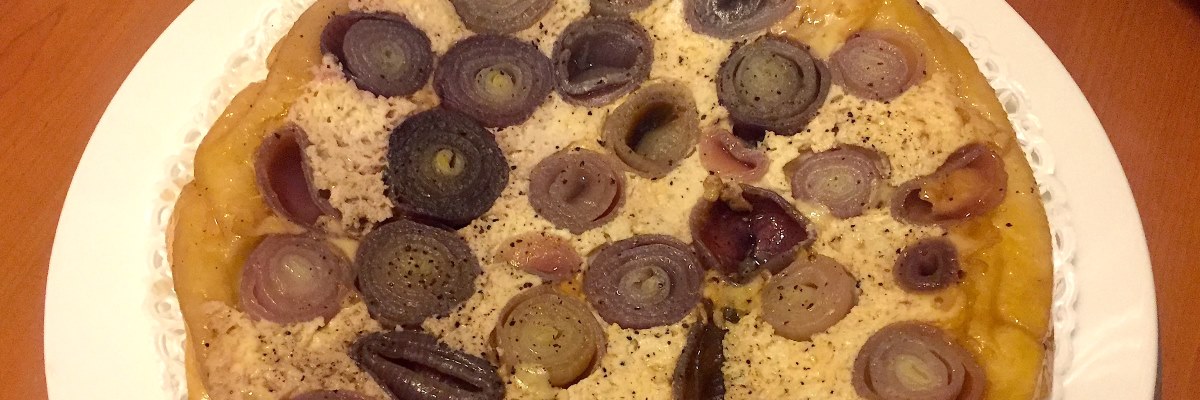Tarte tatin di cipolle rosse e scamorza affumicata