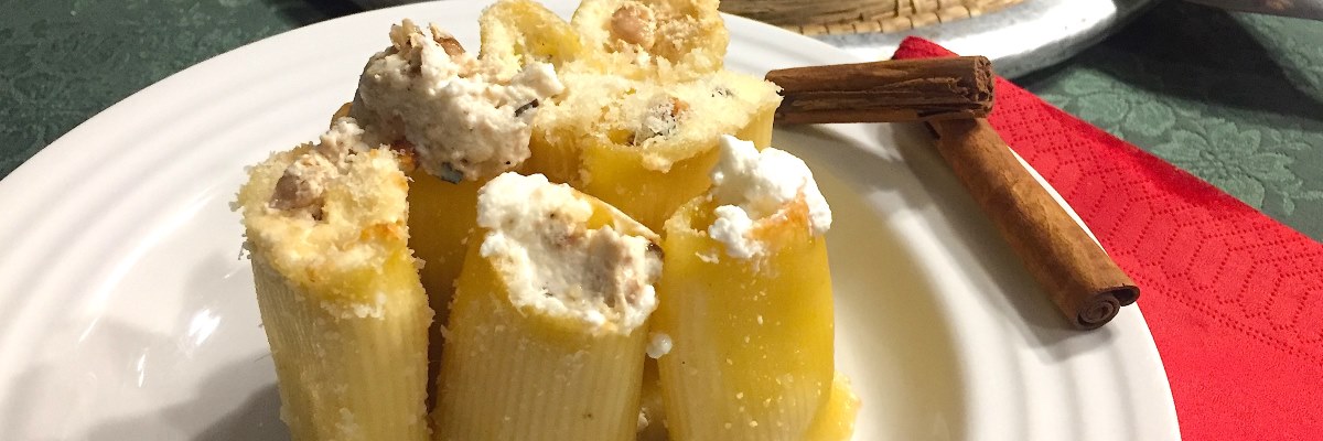 Teglia di paccheri in piedi, con noci e cannella