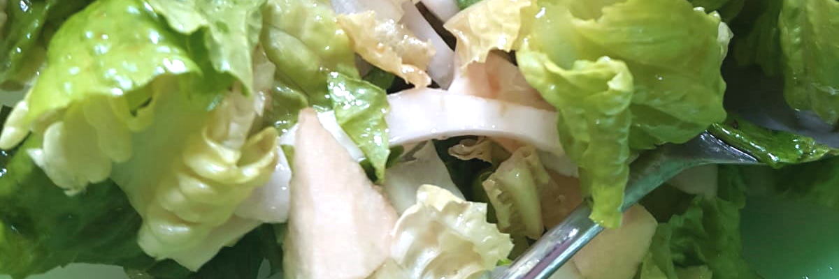 Insalata di lattuga, finocchi e pere